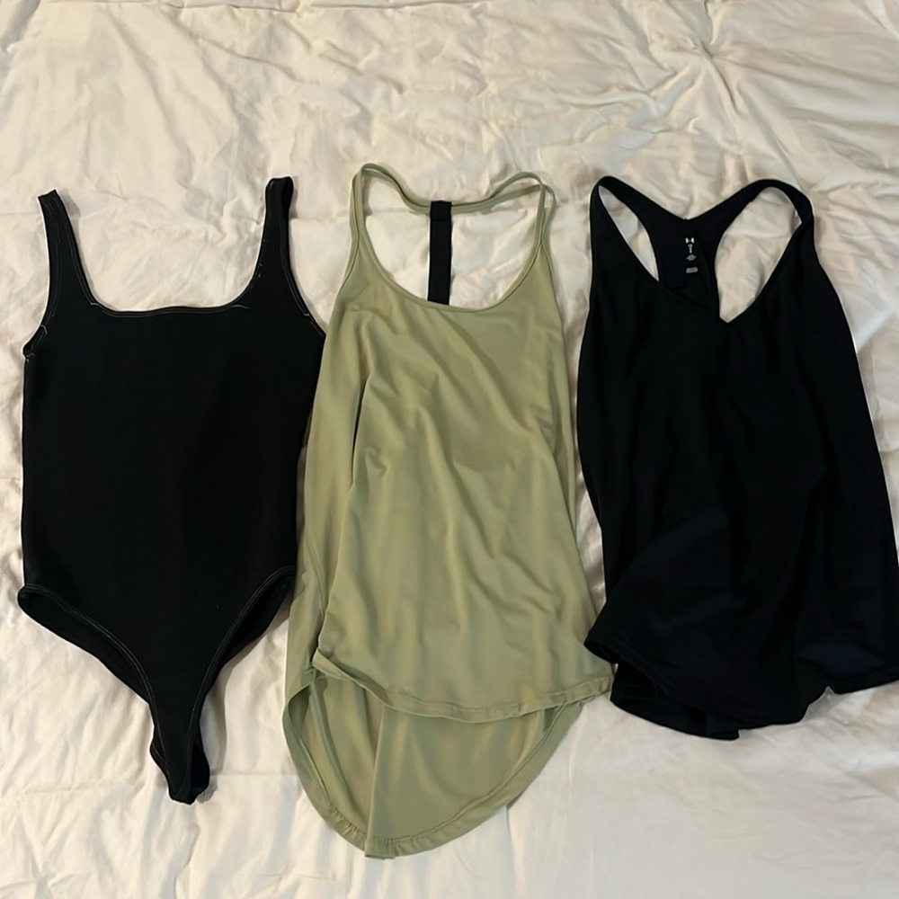 Bundle of 3 tanks